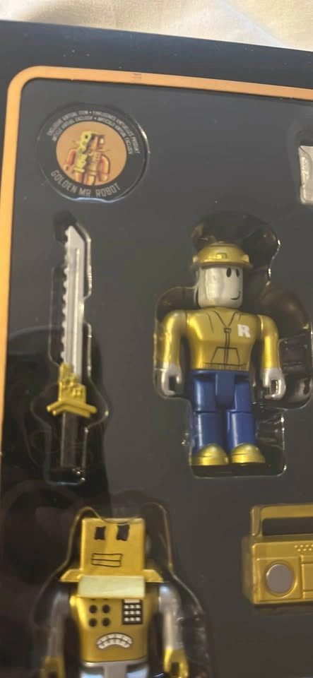 Roblox Icons Gold Collector's Set - photo 2