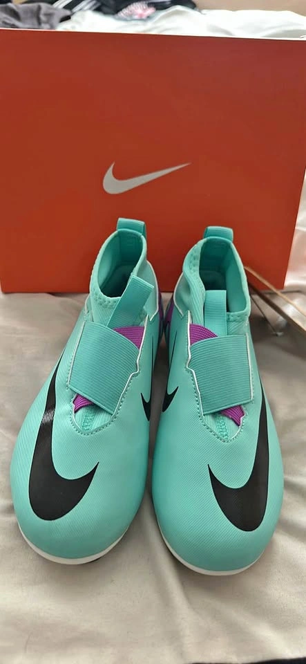 Nike Jr. Phantom GX Academy Soccer Cleats 3Y