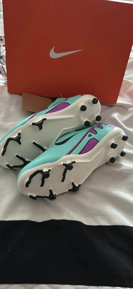 Nike Jr. Phantom GX Academy Soccer Cleats 3Y - photo 3