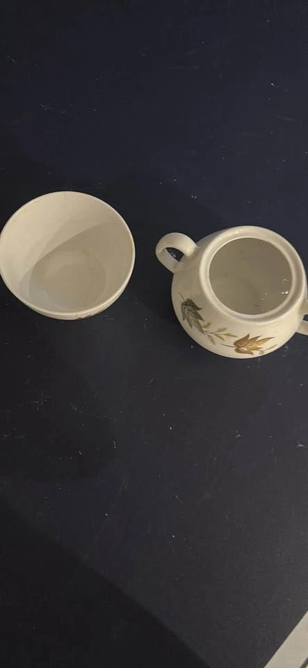 British Anchor Hostess Tableware September Morn Sugar Bowl and C - photo 2