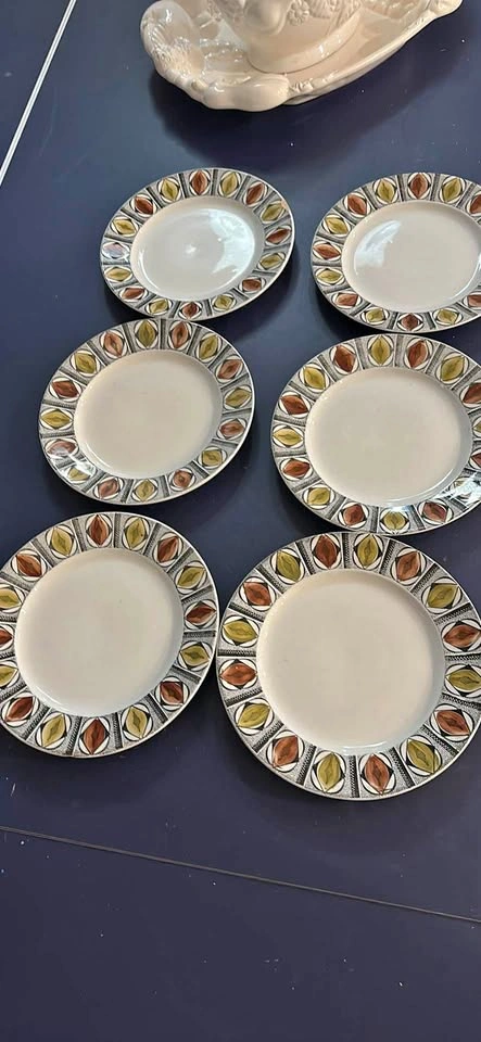 Vintage Britamic Staffordshire Ironstone "Mexico" Plates - Set o