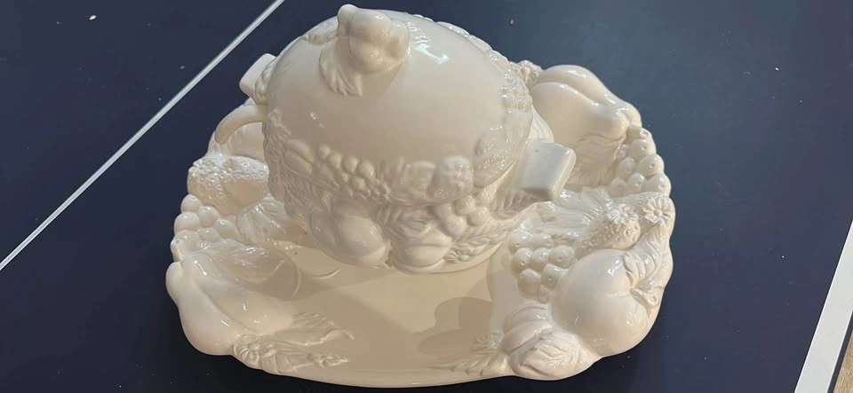 Century Japan White Embossed Fruit Soup Tureen Set - photo 2