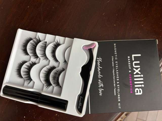 Luxillia Magnetic Eyelashes and Eyeliner Kit