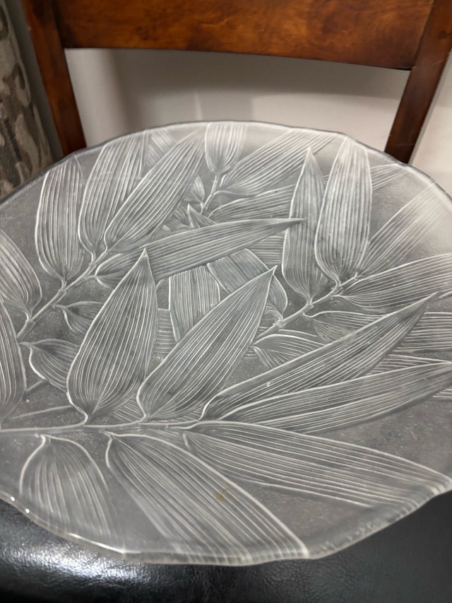 Mikasa Glass Leaf Platter - photo 2