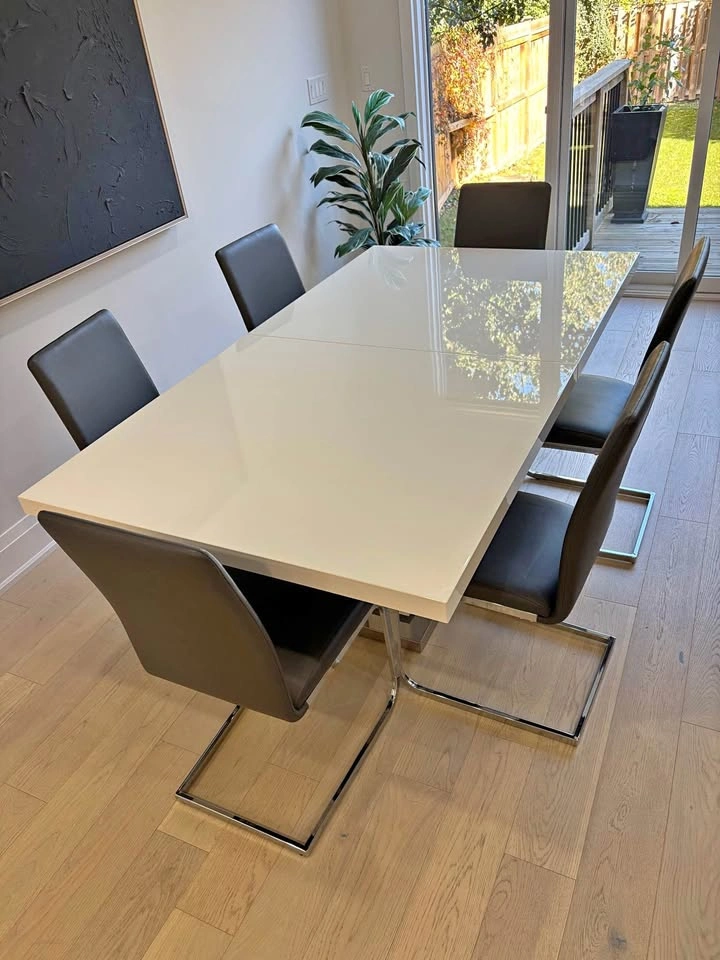 Modern High-Gloss White Pedestal Dining Table with Butterfly Lea