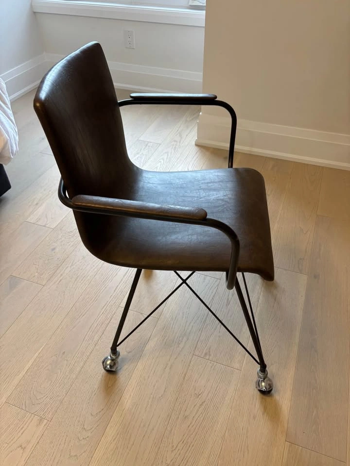 Tan office chair with arms and wheels - photo 2