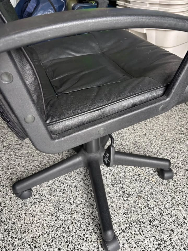 Black “leather-like” office chair on wheels - photo 2