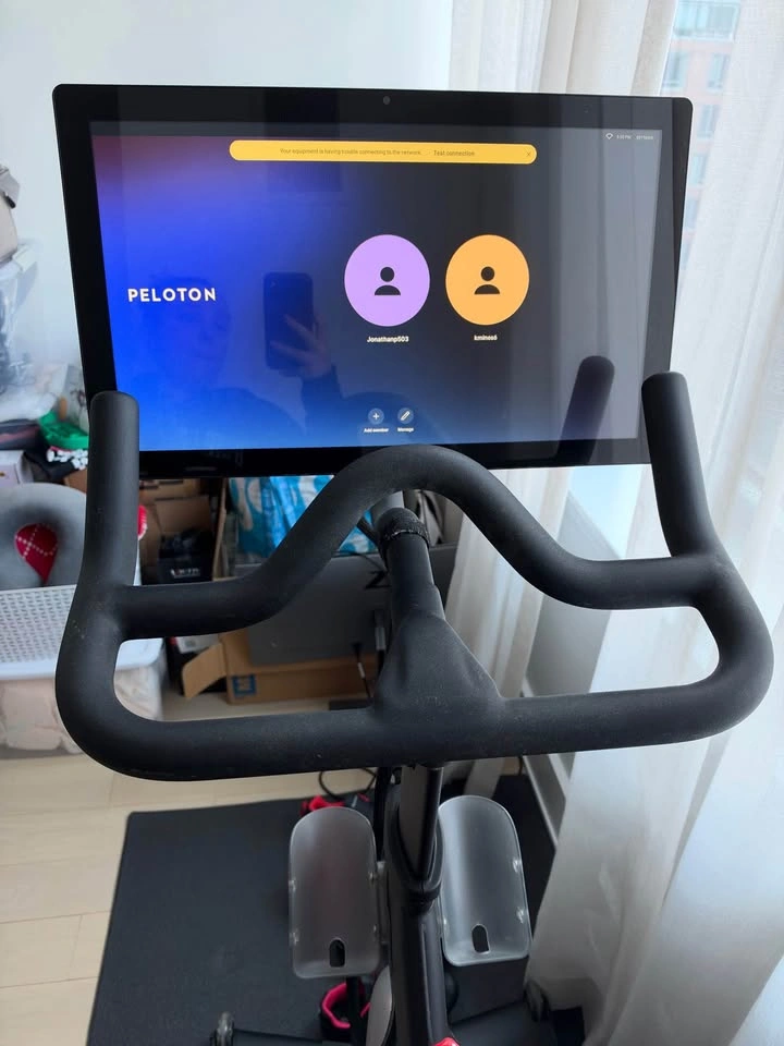 Peloton Original Bike (Gen 1, 2018) + Mat & 3 lb Weights - photo 3