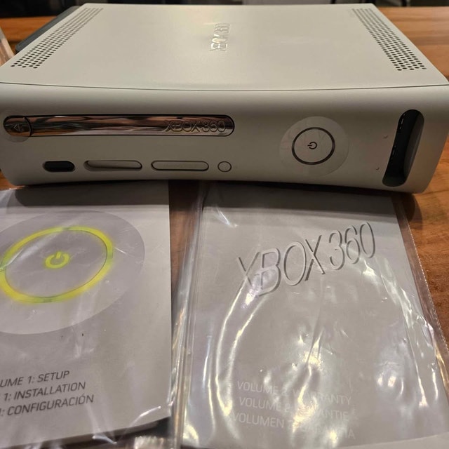 Xbox 360 60GB in Original Box. With all accessories. - photo 4