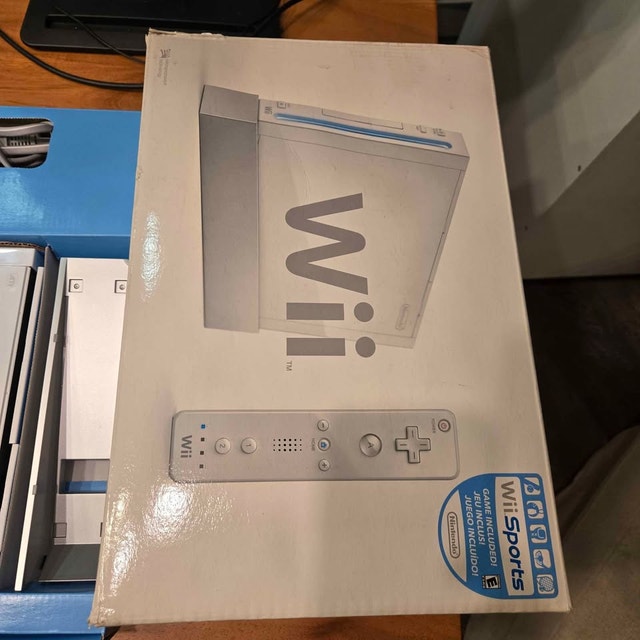 Nintendo Wii in box with accessories. No issues. - photo 4