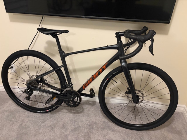 Giant Revolt Medium Gravel Bike