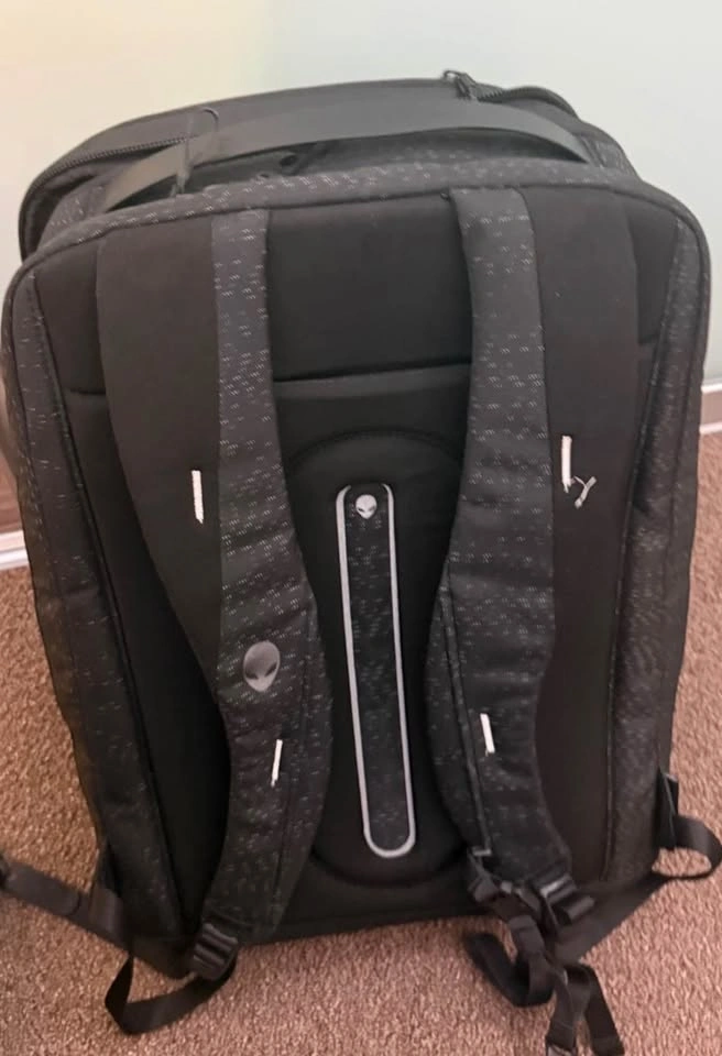 Dell Alienware Horizon 17” Gaming Backpack - photo 2
