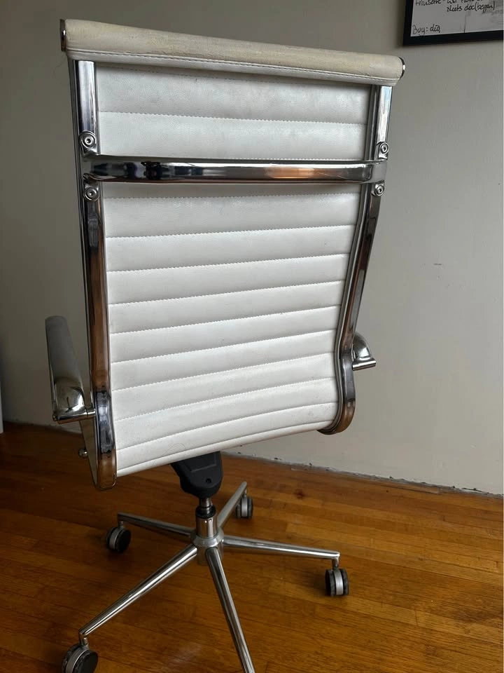 White Ribbed Management Office Chair - photo 2