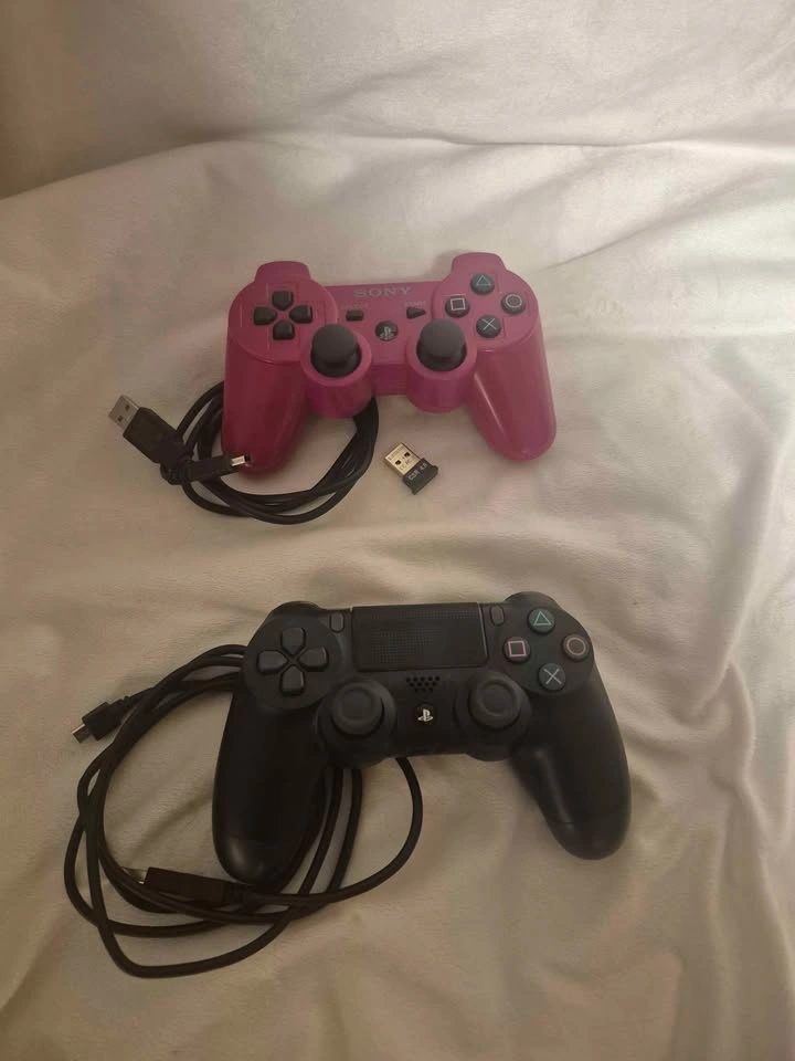 Sony PlayStation 4 (PS4) Slim – 1TB – 2 Controllers + FREE Game - photo 4