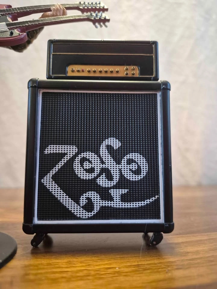 Jimmy Page – Led Zeppelin Collectible Figure with Guitar & Amp – - photo 4