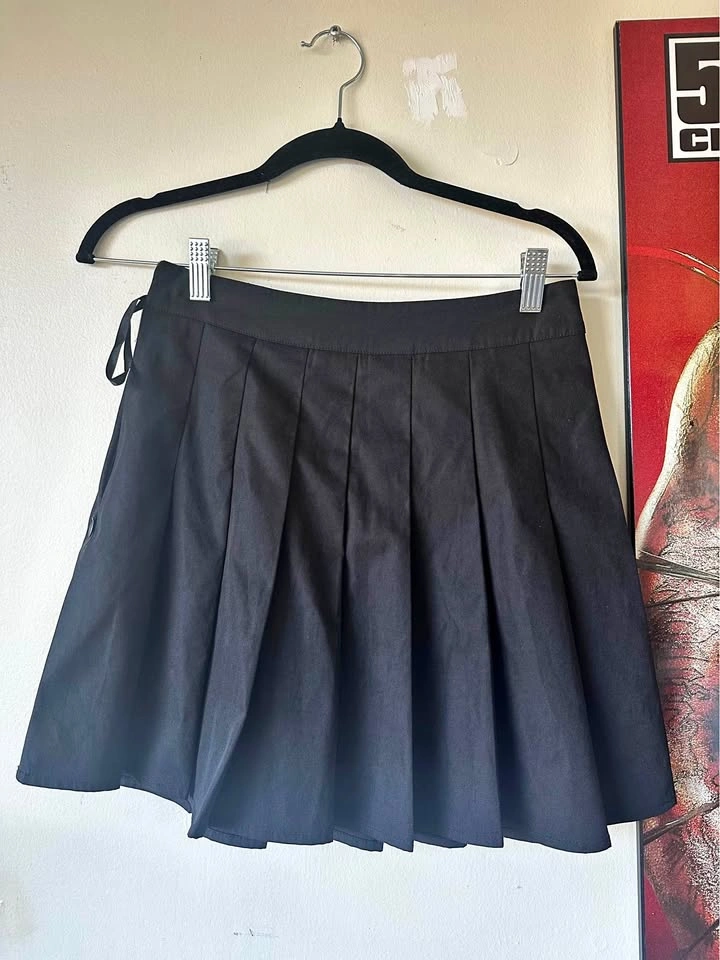 Black Pleated Mini Skirt