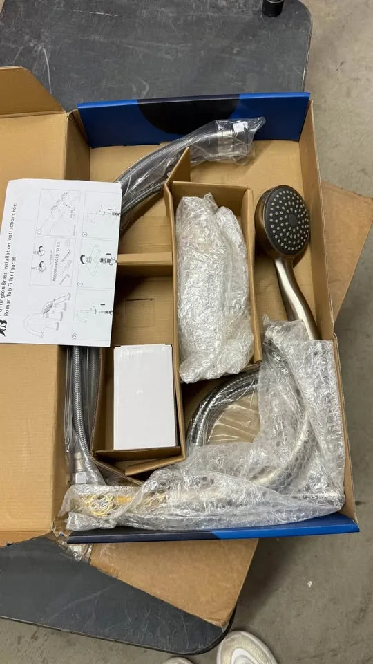 2 Handle Deck Roman Tub Faucet with Diverter image indicator(2)