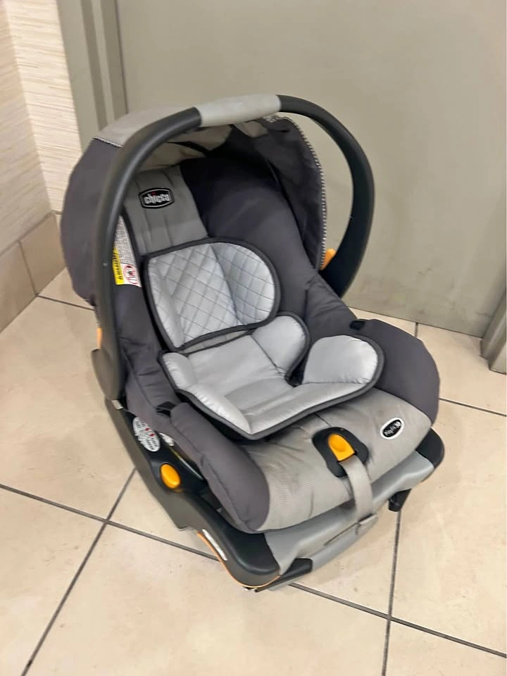 Like New - Chicco KeyFit 30 Infant Car Seat with base