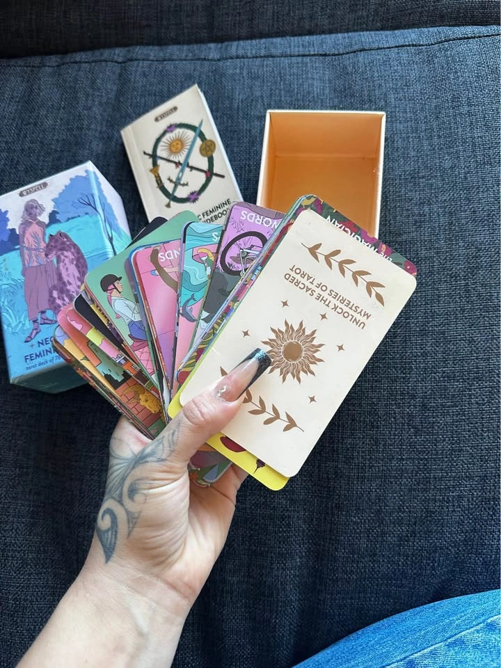 Wyspell Neoteric Feminine Tarot Deck - photo 2