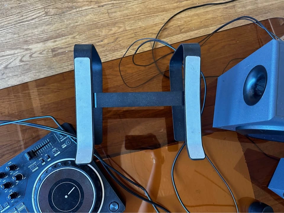 Black Metal Laptop Stand - photo 2