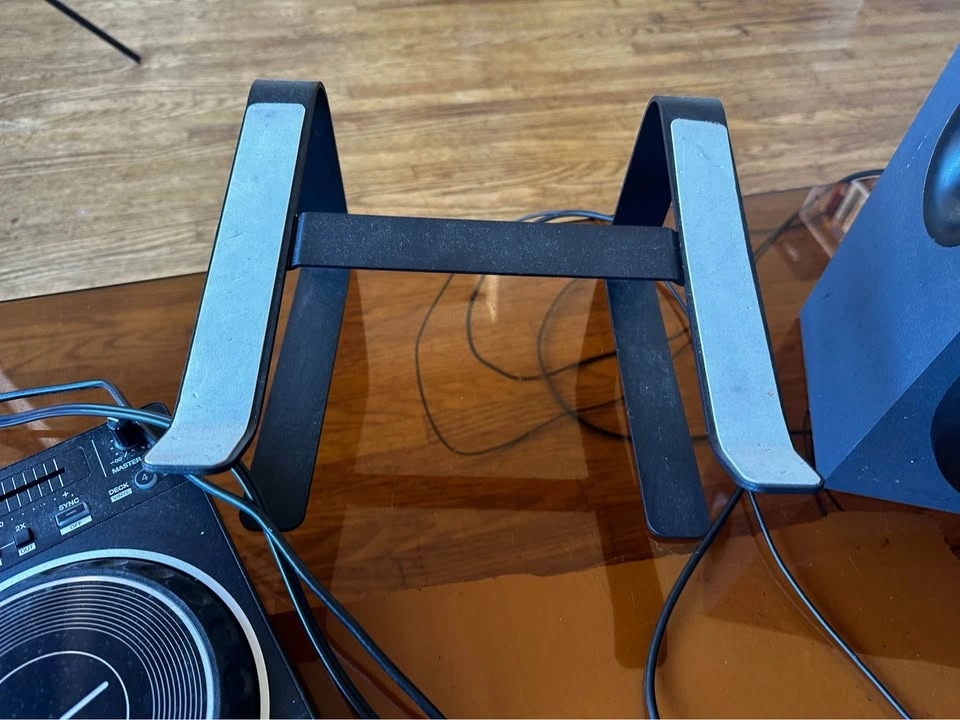 Black Metal Laptop Stand - photo 3