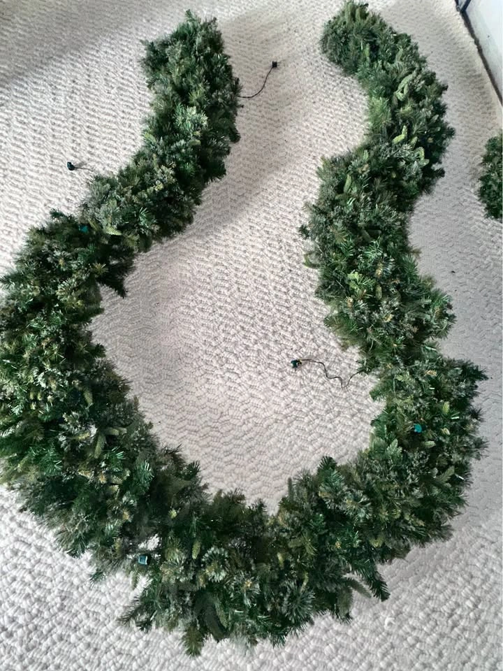 7 Commercial-Grade Pre-Lit Christmas Garlands (35ft Total) - photo 2
