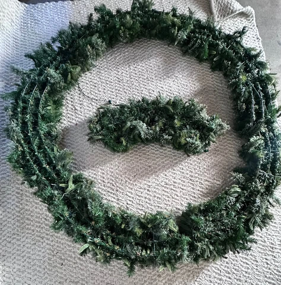 7 Commercial-Grade Pre-Lit Christmas Garlands (35ft Total) - photo 3