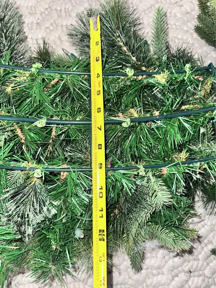 7 Commercial-Grade Pre-Lit Christmas Garlands (35ft Total) - photo 5