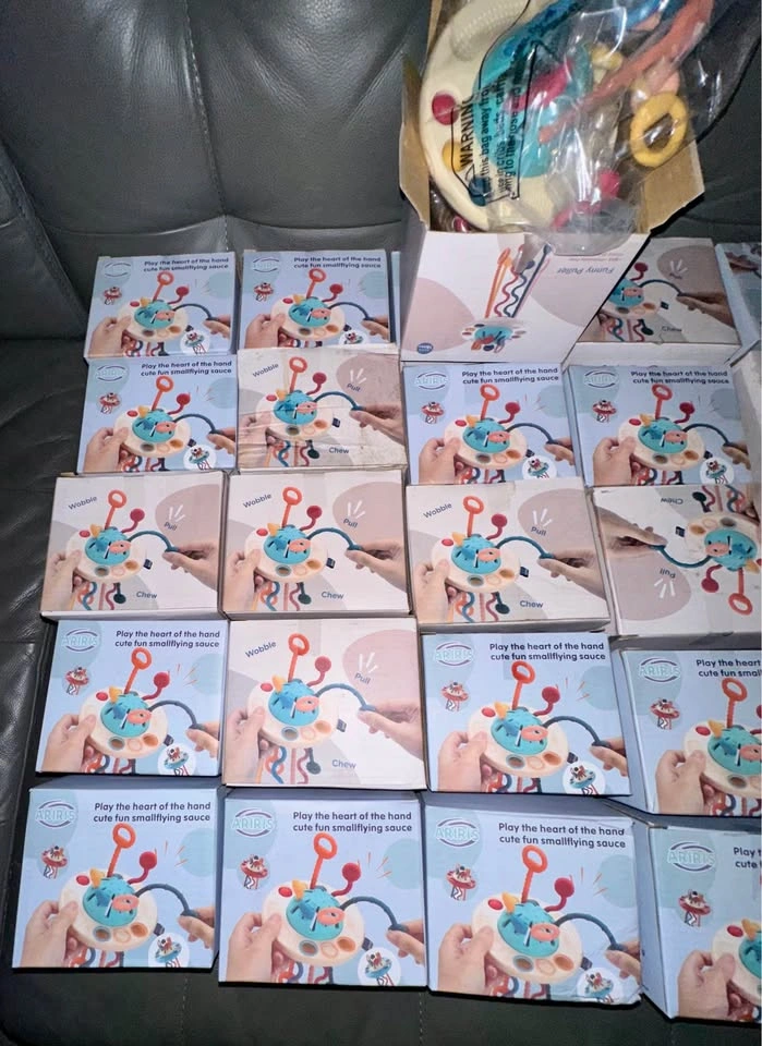 BULK DEAL: 50 New Montessori Pull String Sensory UFO Toys - photo 3