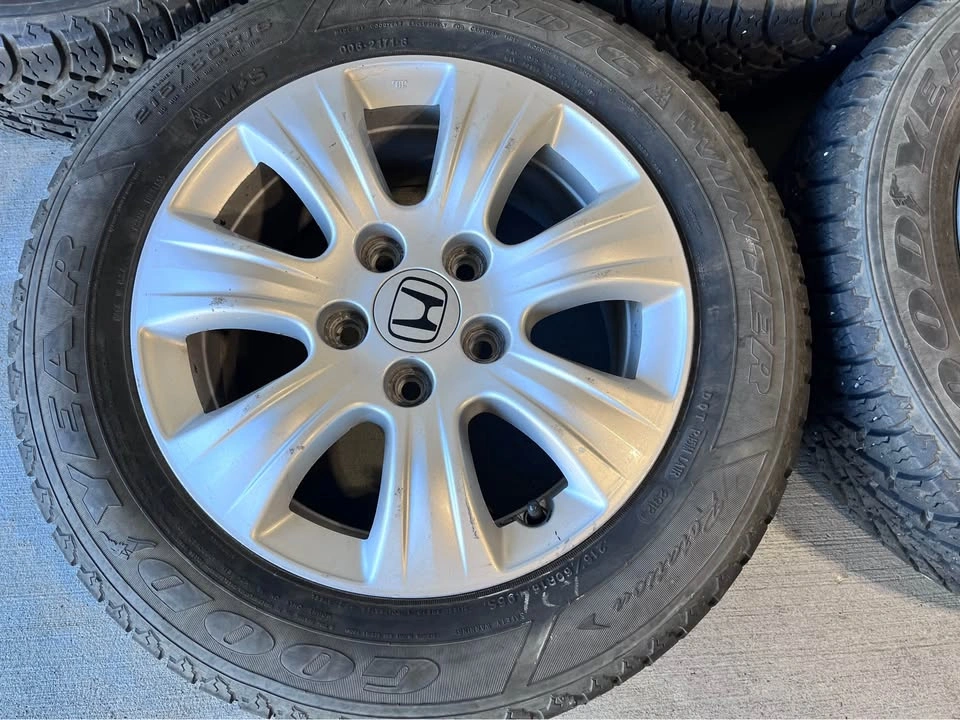 Honda 16" Alloy Rims with Goodyear Nordic Winter Tires 215/60R16 - photo 2