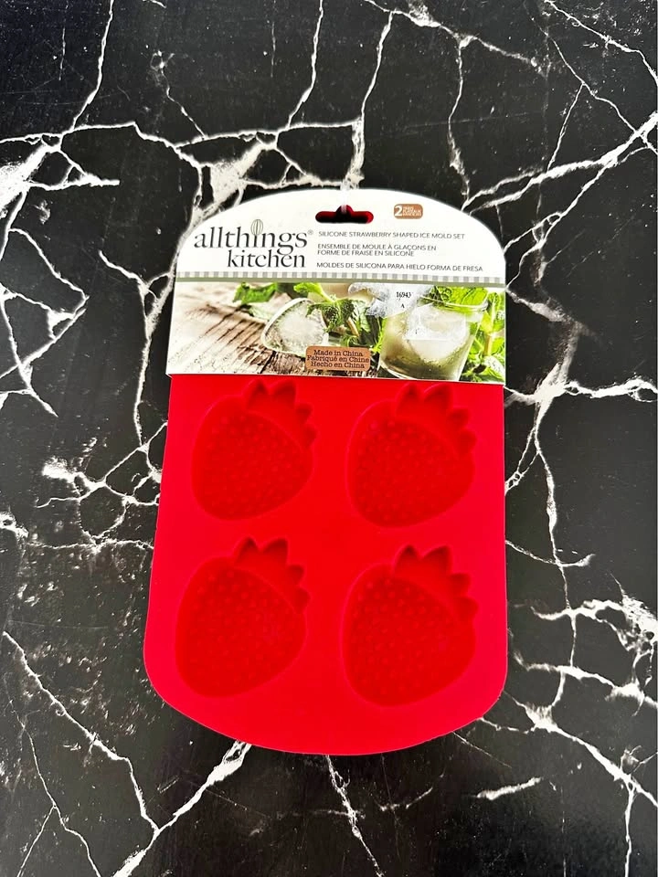 allthings kitchen Silicone Strawberry Shaped Ice Mold Set