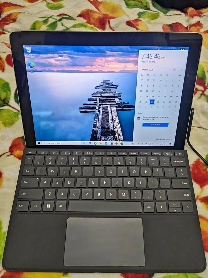 Microsoft Surface Go 8GB RAM / 128GB SSD + Brand New Type Cover