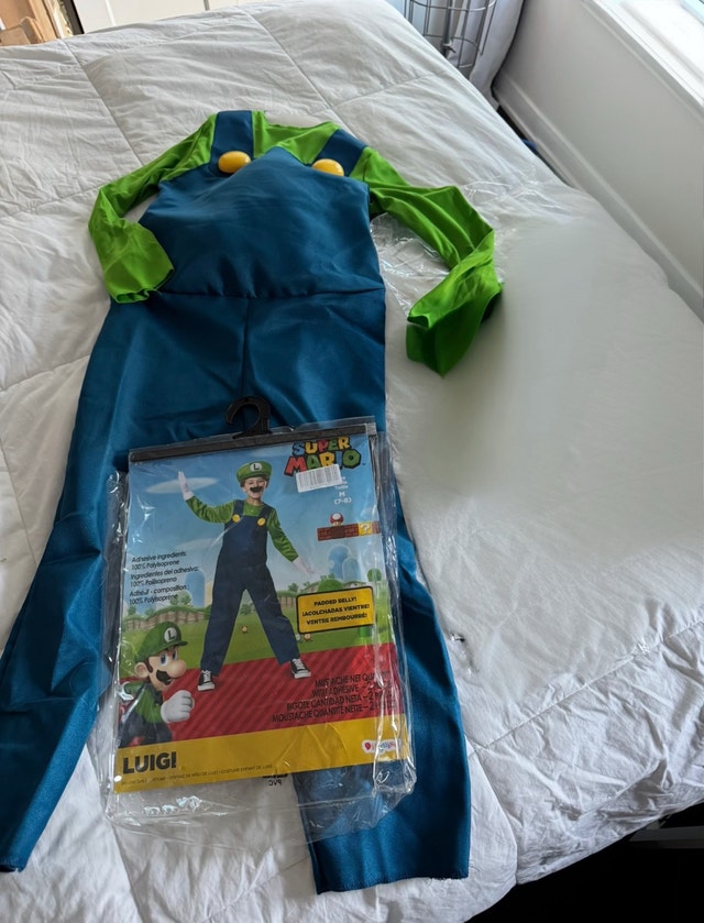 Luigi Costume from Super Mario Brothers kids size Medium 7-8 - photo 3