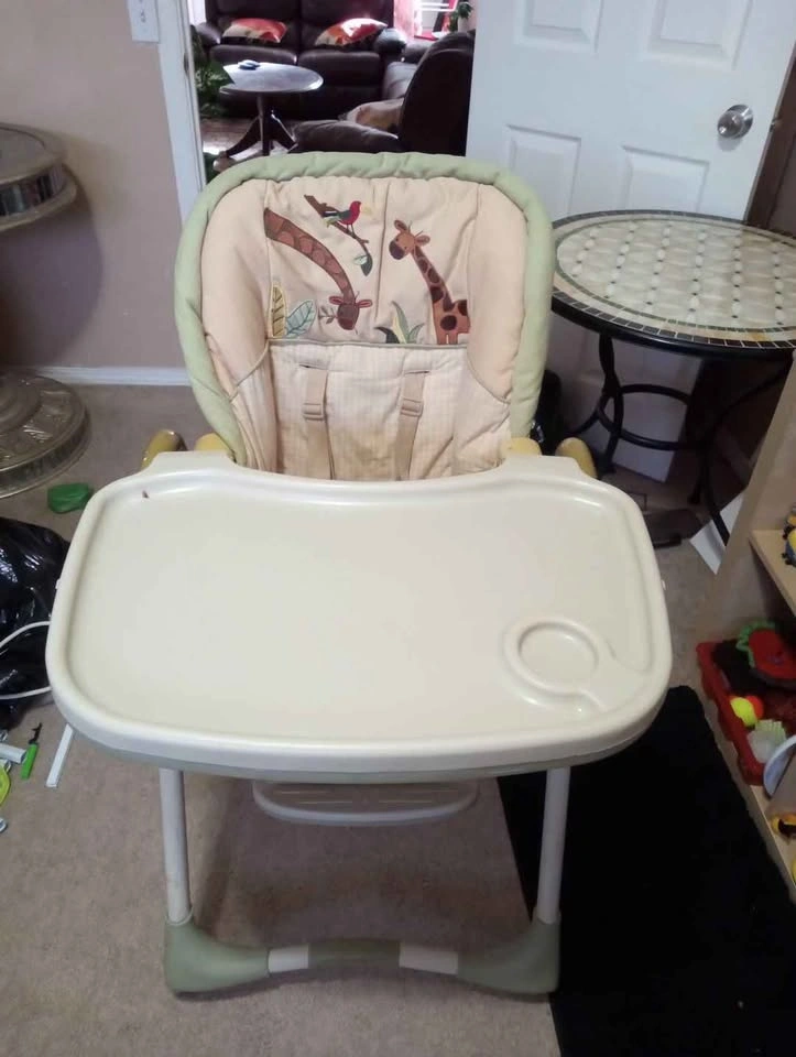 Sturdy Highchair - photo 2