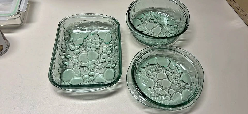 Anchor Hocking 3 piece Harvest Green Glass Baking Dish and Casse