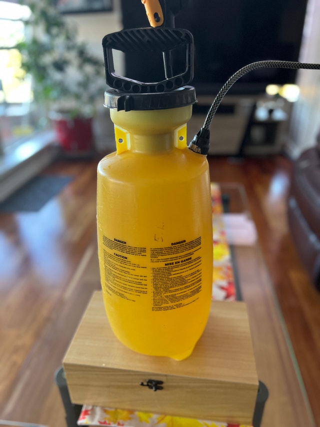 Roundup 1-Gallon (3.8L) Multi-Use Garden Pump Sprayer - photo 2