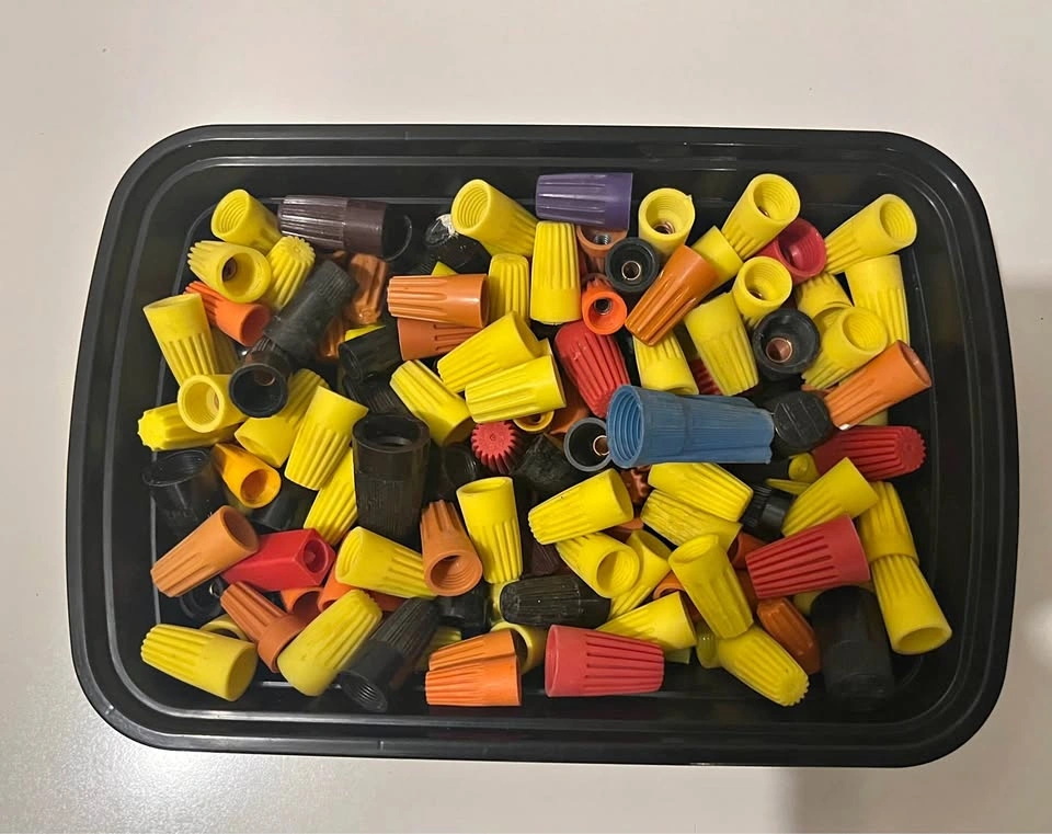 Assorted Electrical Wire Nuts & Connectors – Large Lot
