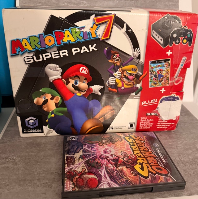 Nintendo GameCube Mario Party 7 Pak MINT (no game/ mic)+Strikers