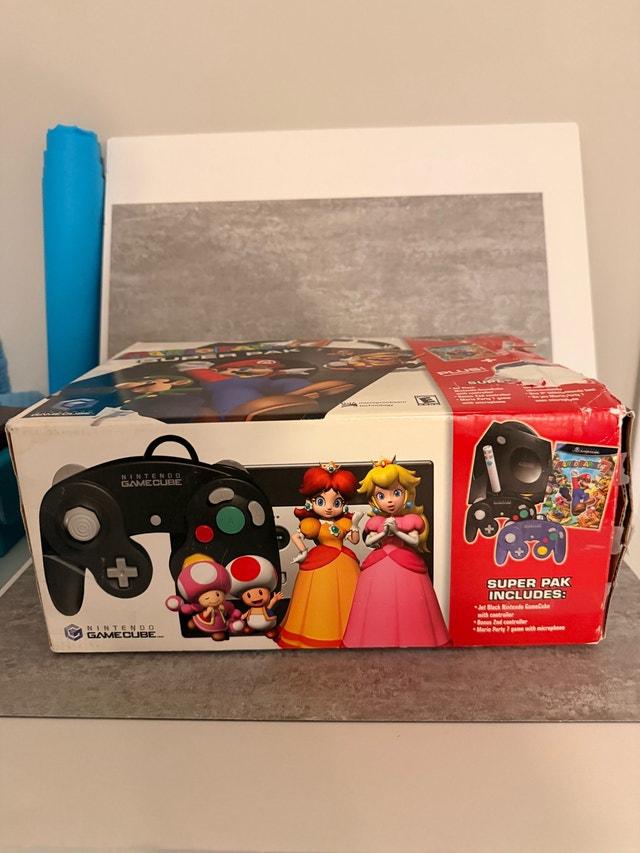 Nintendo GameCube Mario Party 7 Pak MINT (no game/ mic)+Strikers - photo 2