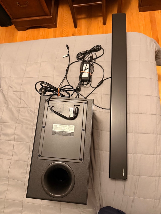 Samsung sound bar and subwoofer - photo 2