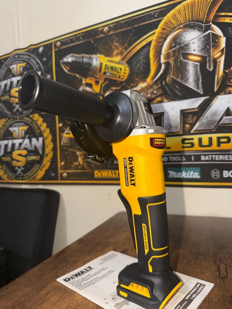DEWALT 20V MAX Angle Grinder DCG408B - photo 2