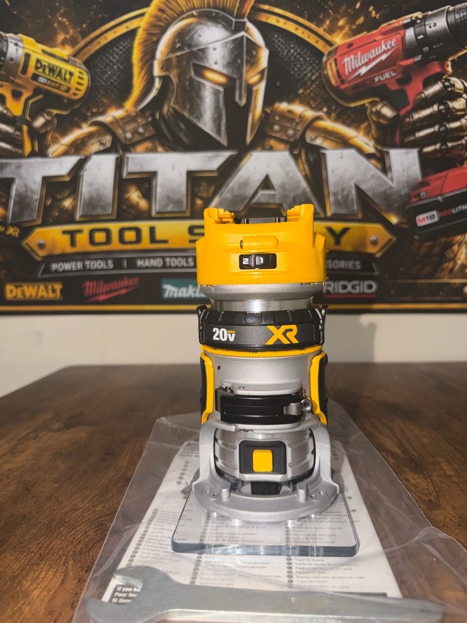 DEWALT DCW600B 20V MAX XR Brushless Compact Router - Tool Only - photo 2