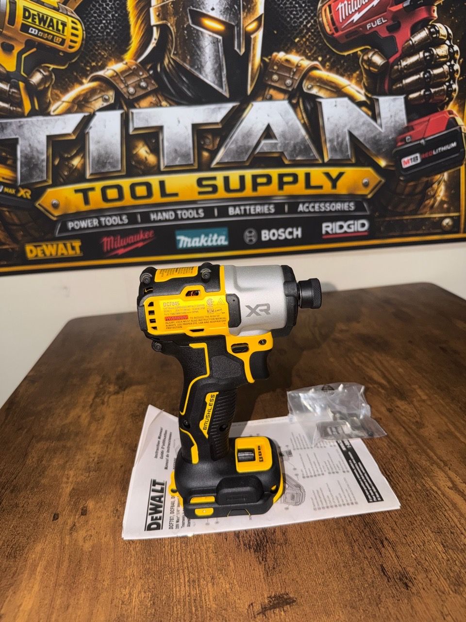 DEWALT DCF900 20V High Torque 1/2" XR Impact Wrench - New - photo 2