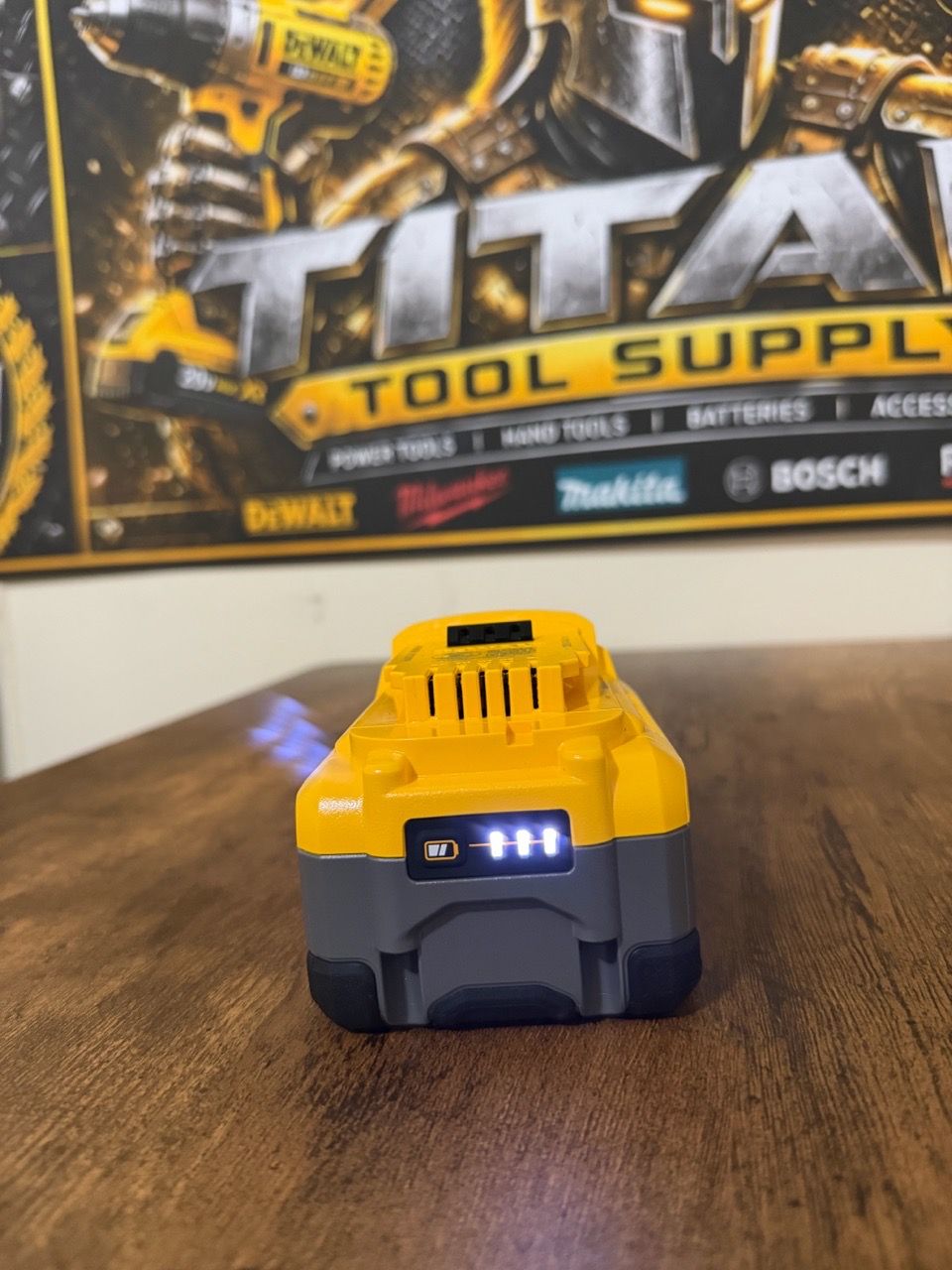 DEWALT 20V MAX XR 8.0Ah POWERPACK DCB2108 Battery - photo 3