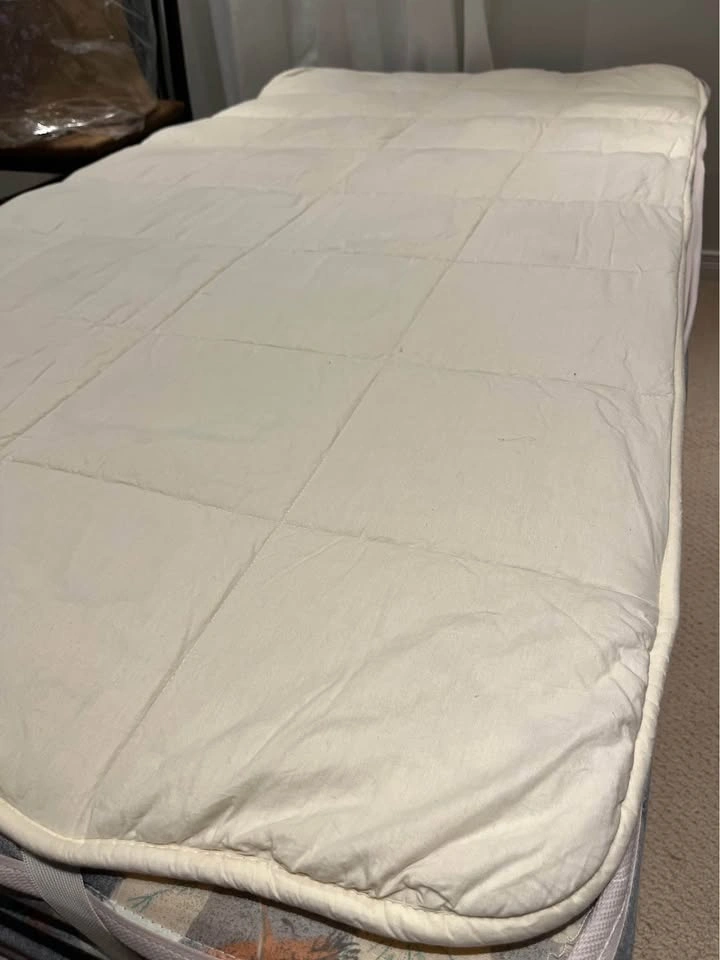 100% Mulberry Silk Mattress Pad / Topper – Twin – Cotton Cover - photo 2