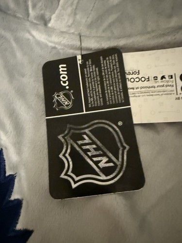 Toronto Maple Leafs FOCO Oversized Reversible Sweater Blanket NW - photo 4
