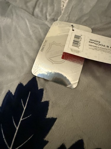 Toronto Maple Leafs FOCO Oversized Reversible Sweater Blanket NW - photo 5