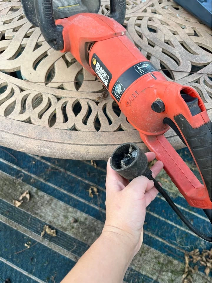 Black & Decker 24-inch Corded Electric Hedge Trimmer - photo 4
