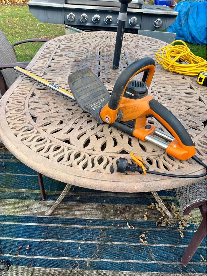 WORX Electric Hedge Trimmer 24 inch