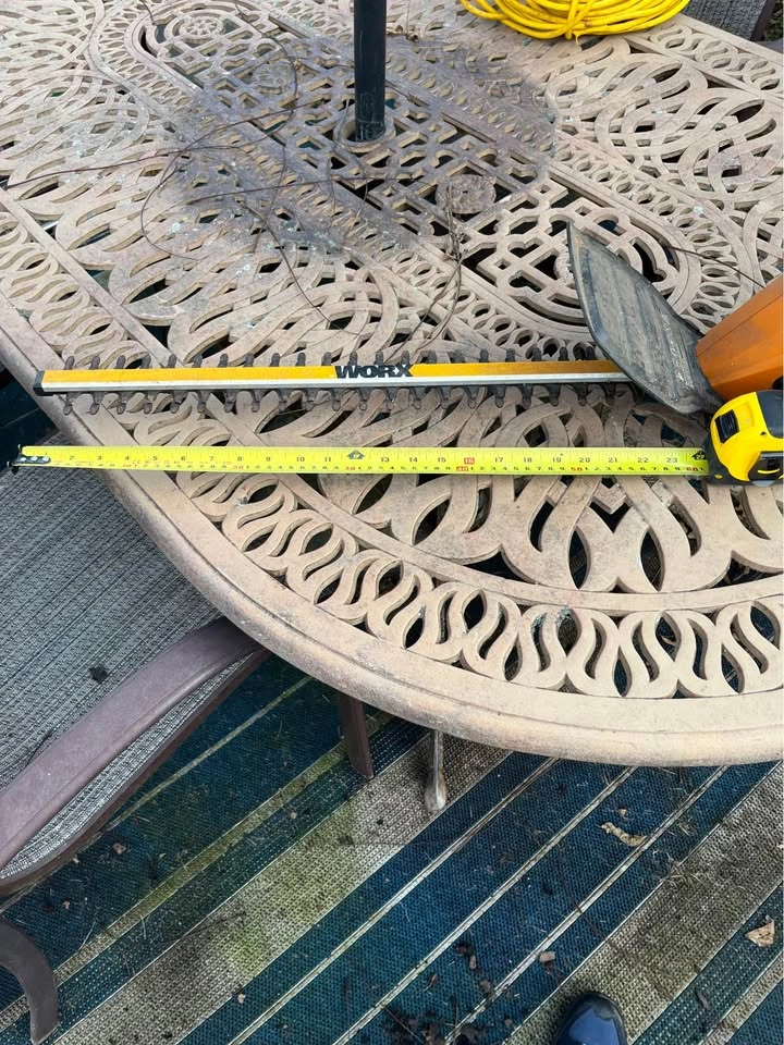 WORX Electric Hedge Trimmer 24 inch - photo 2